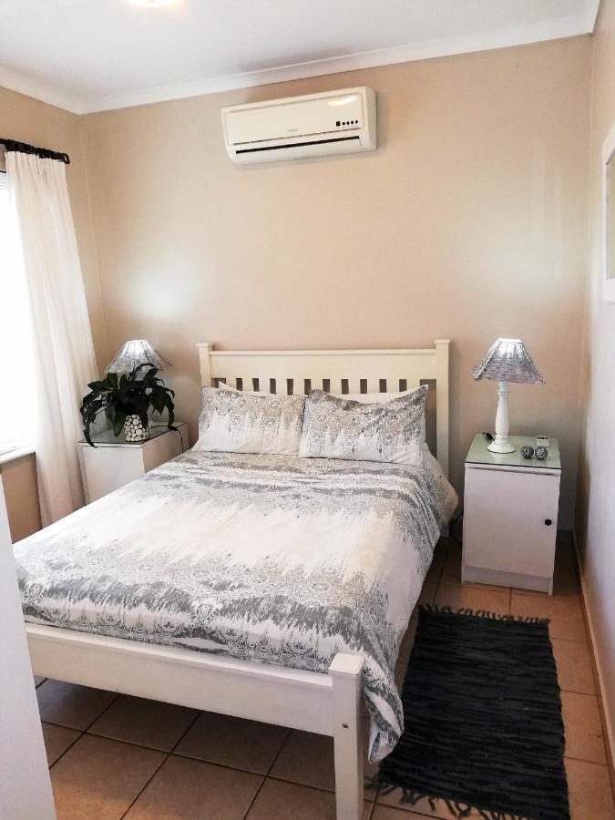 Mahogany Villa Guesthouse - Solar 발리토 객실 사진