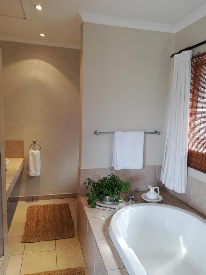Mahogany Villa Guesthouse - Solar 발리토 외부 사진