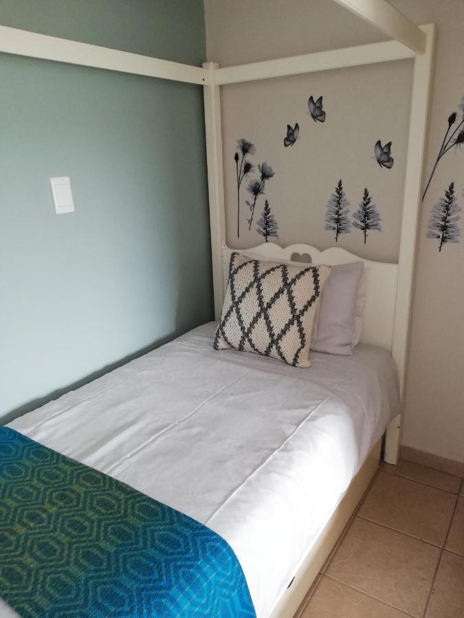 Mahogany Villa Guesthouse - Solar 발리토 외부 사진
