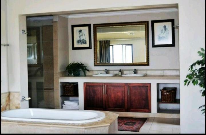 Mahogany Villa Guesthouse - Solar 발리토 외부 사진