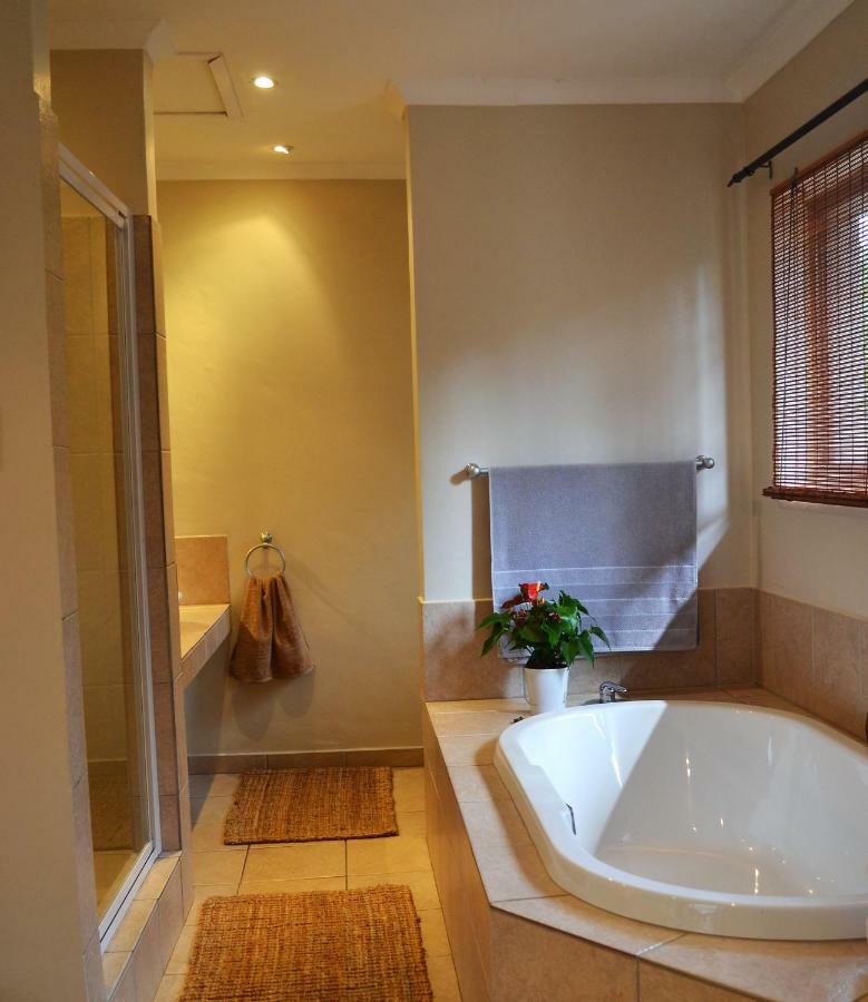 Mahogany Villa Guesthouse - Solar 발리토 외부 사진